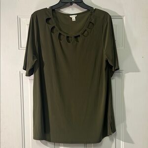 (🔥4 For $20) C EST. 1946 Women’s Large Elegant Olive Cutout Neckline Tee
